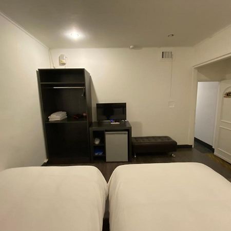 Queens Hotel Тайбэй Экстерьер фото
