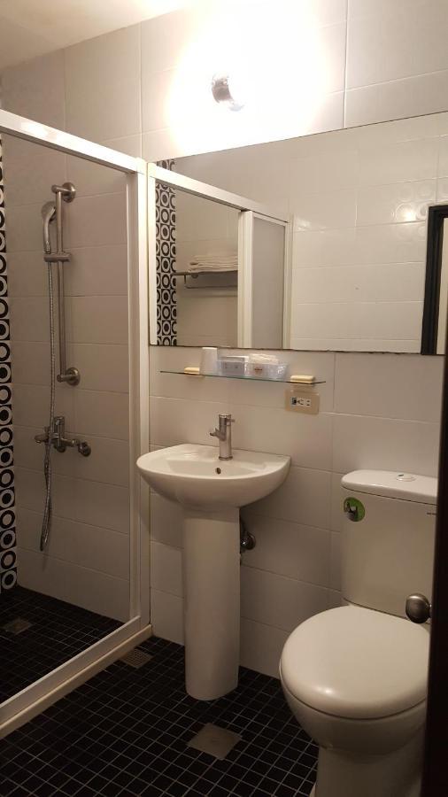 Queens Hotel Тайбэй Экстерьер фото