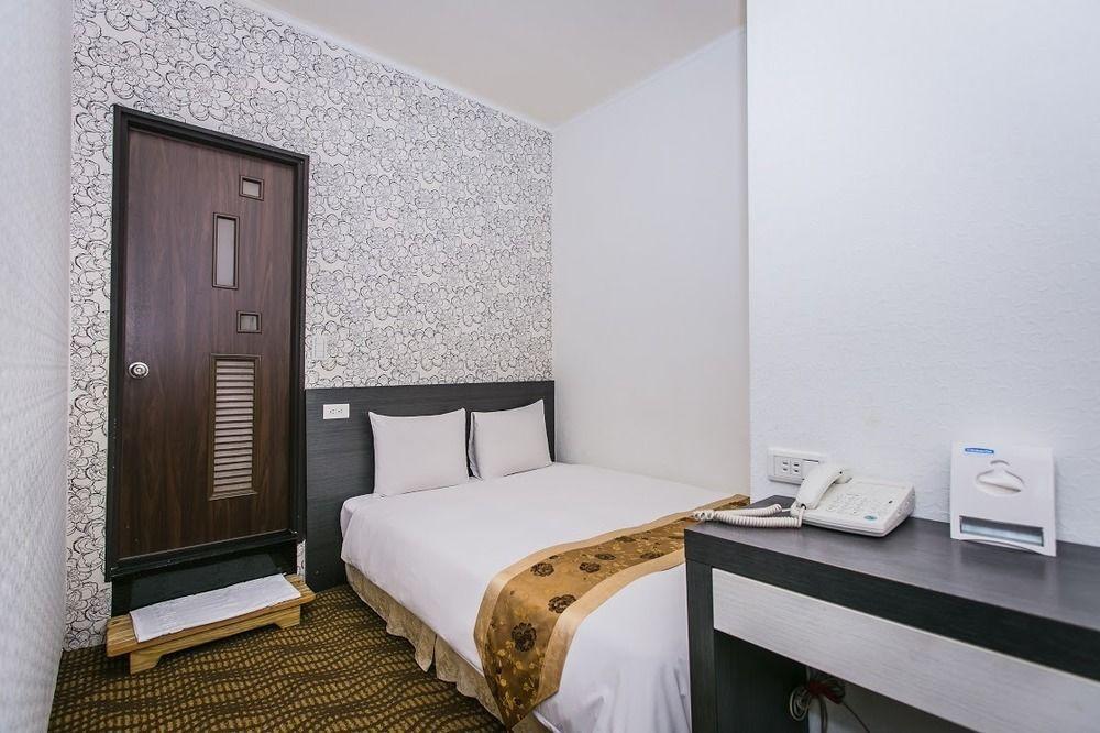 Queens Hotel Тайбэй Экстерьер фото